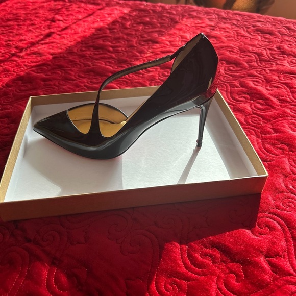 Elegant Black Stiletto Heels - Picture 2 of 7